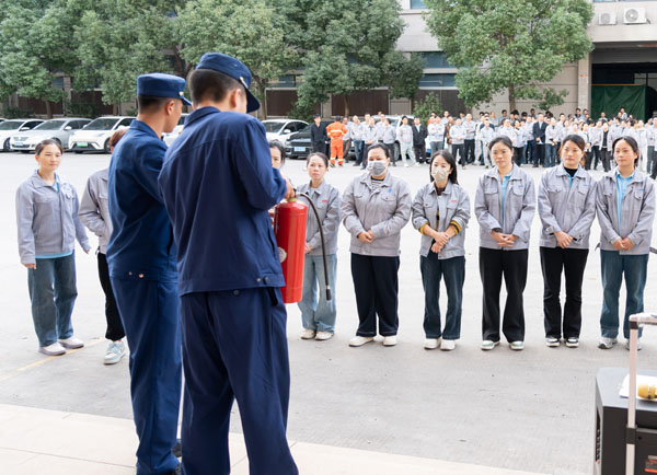 Seguridad contra incendios para todos, la vida es lo primero: simulacro de incendio de invierno de Baoshili 2025